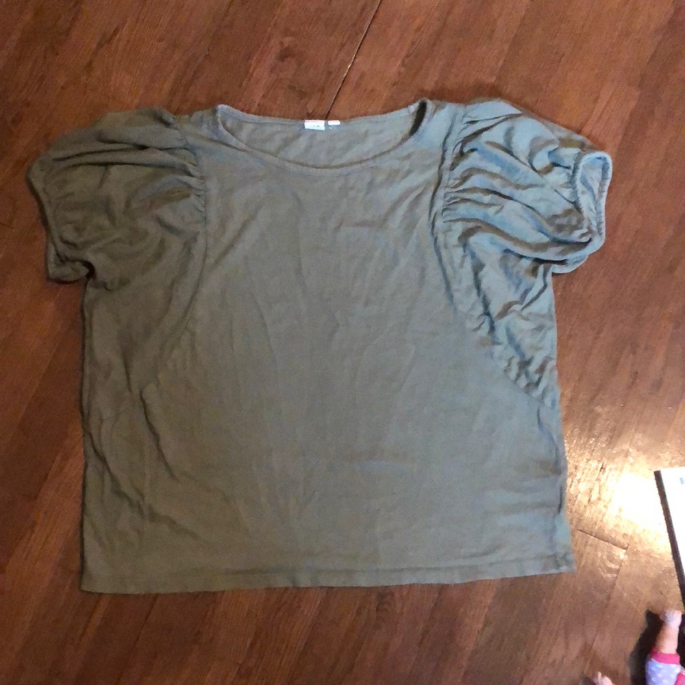 Olive green tee with puff sleeve